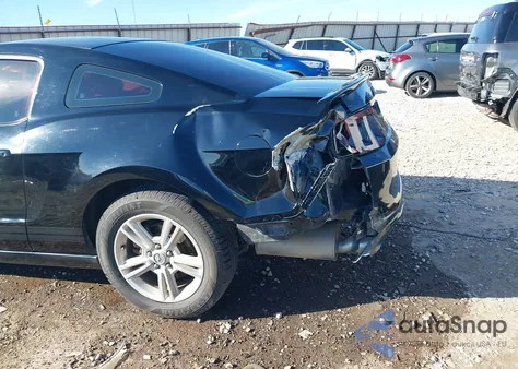 2013 Ford Mustang V6 z USA, uszkodzony, nr VIN 1ZVBP8AM3D5226530